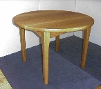 �ۃe�[�u��